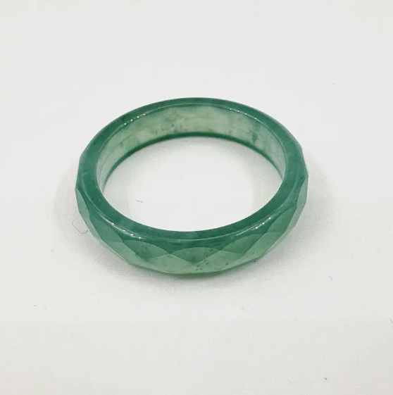 Exquisiter natürlicher A-Grade Jadeit Diamantschliff Ring - Handgefertigte Eleganz, zertifizierte A-Grade Jade, funkelnde Diamant-Facetten