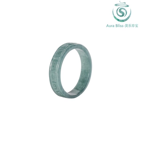 Personalisierter Lucky Jade Ring, echtes grünes Jadeitband der Klasse A, handgravierter Name / Initialen als Glücksbringer, einzigartiges Geschenk für Männer & Frauen